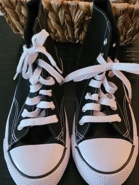 AIR WALK High-Top Canvas Sneakers in Black and White